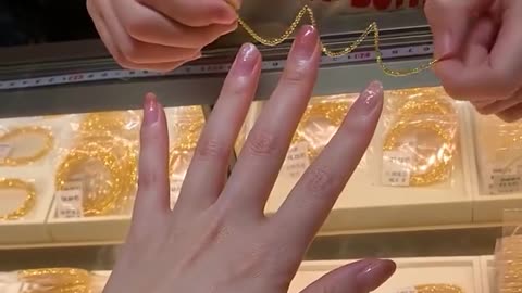 This gold ring is the dream find of the year!.hd