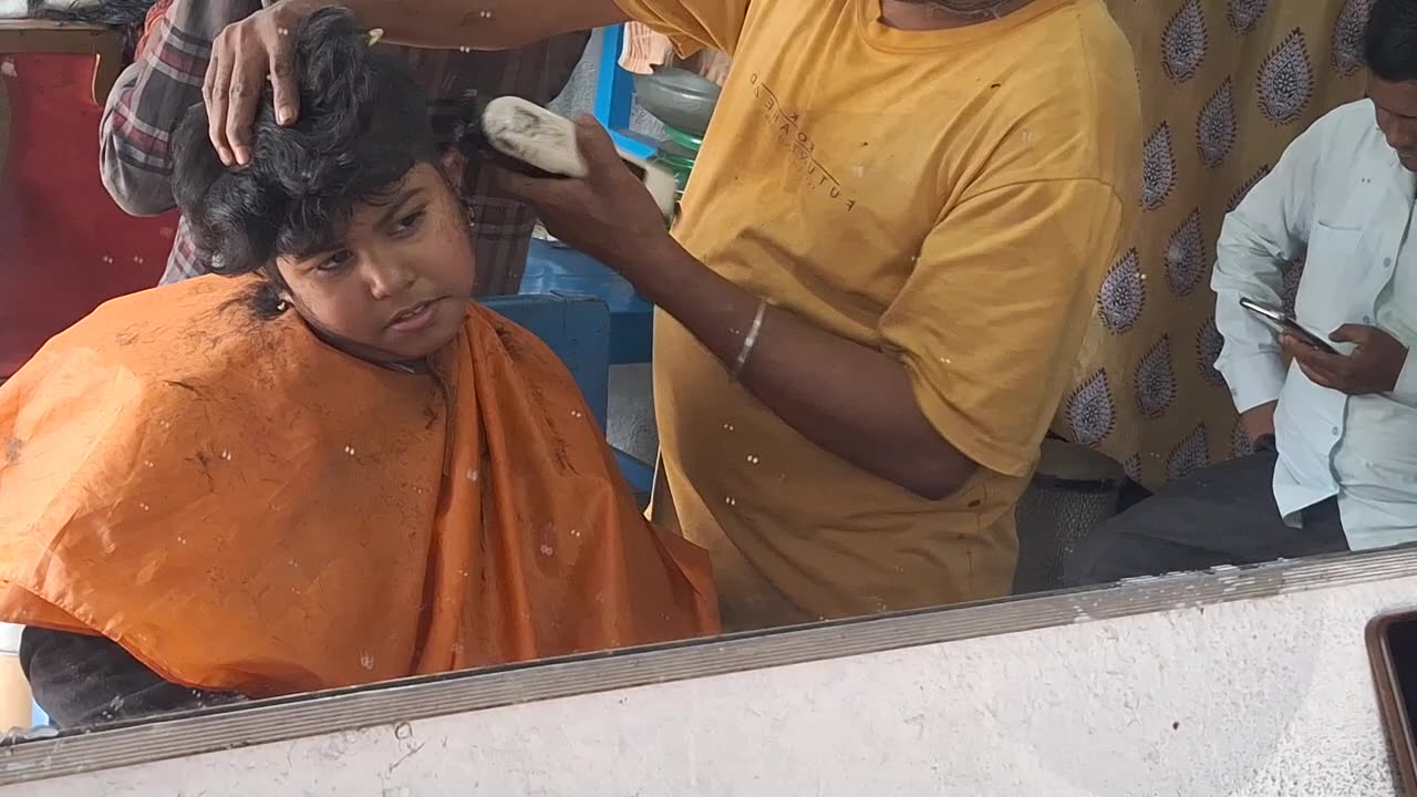 सरस ने कटवाया अपने लिए बॉय कट बाल #salon #haircut #boycut #haircuttingspecialist