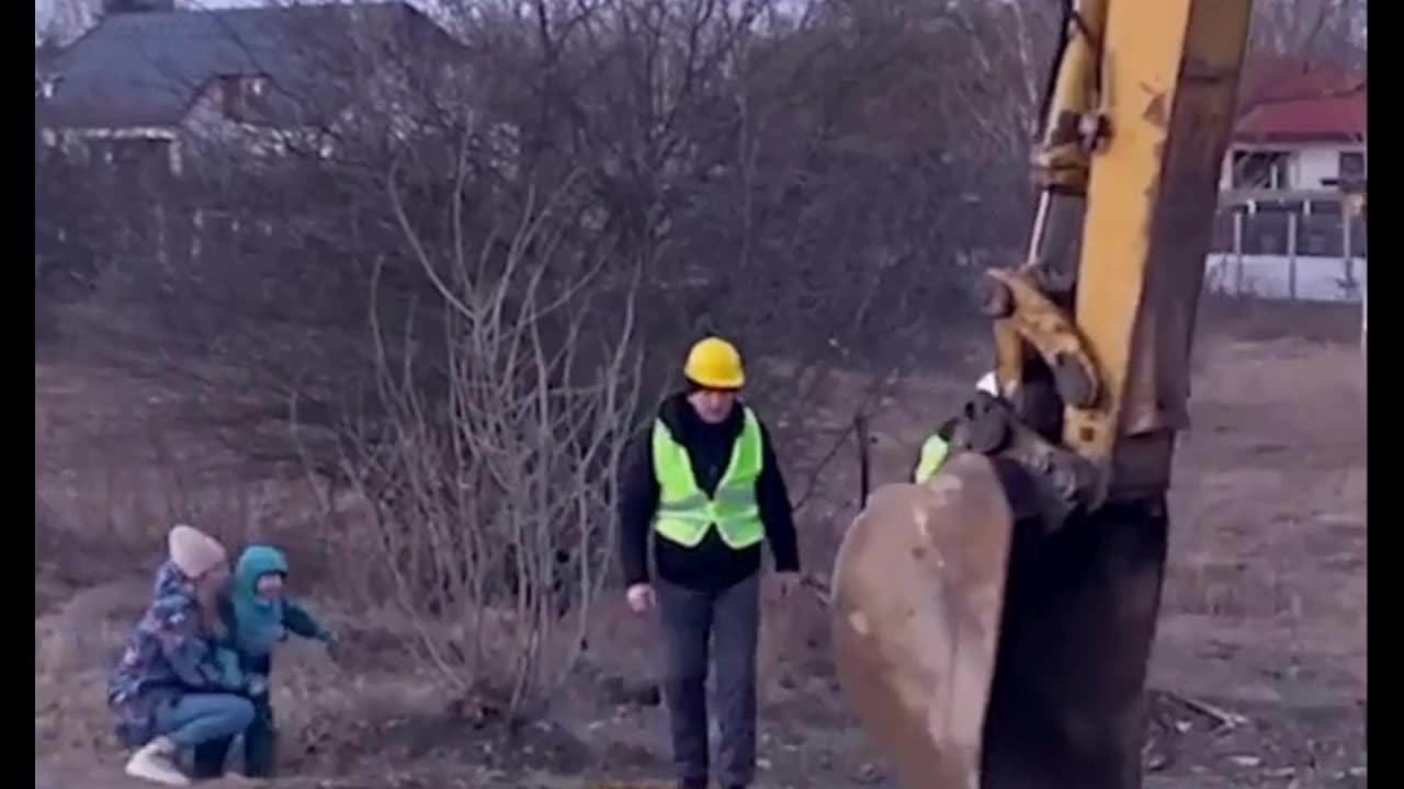 When big machines and men meet little boys with trucks