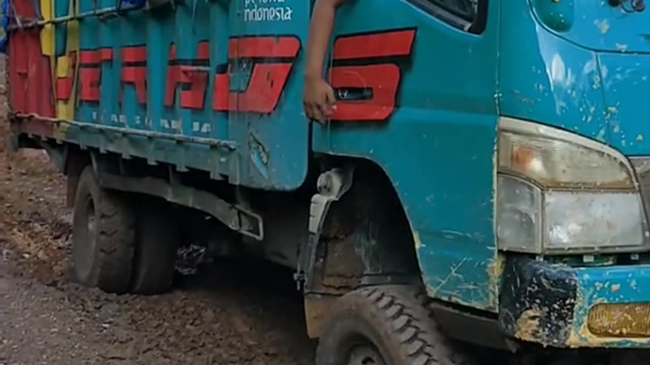 The driver's struggle was not in vain over the sharp incline
