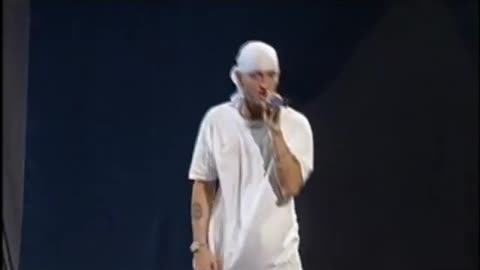 Eminem & Dina Rae - (LIVE)