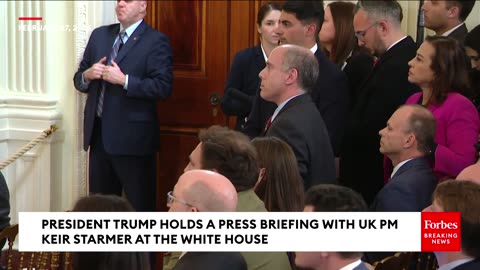 SHOCK MOMENT Trump Abruptly Interrupts Starmer's Answer About US Trying To Annex Canada