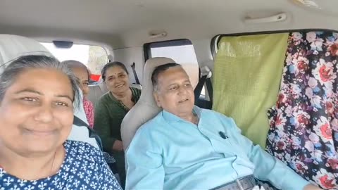 girnar jatra karva gaya masti karta karta mama mami masi maa