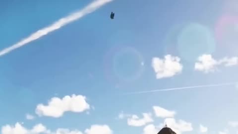 ★ Un étrange OVNI repéré devant les Pyramides de Gizeh ! - Mars 2025