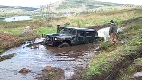 EXTREME 4X4 Off-Road Hummer get Stuck in Deep Mud Hole