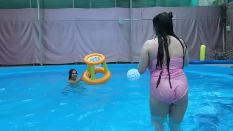 Swimming_Basketball_in_the_pool_-2(1080p)