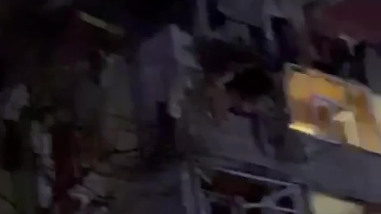 🤬 In Sumy, Russian Shahed hit a multi-story building!