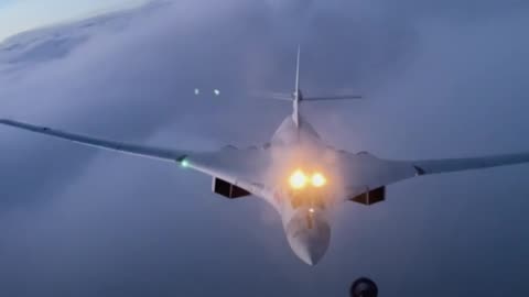 Impresionante reabastecimiento aéreo de un bombardero Tu-160 en acció