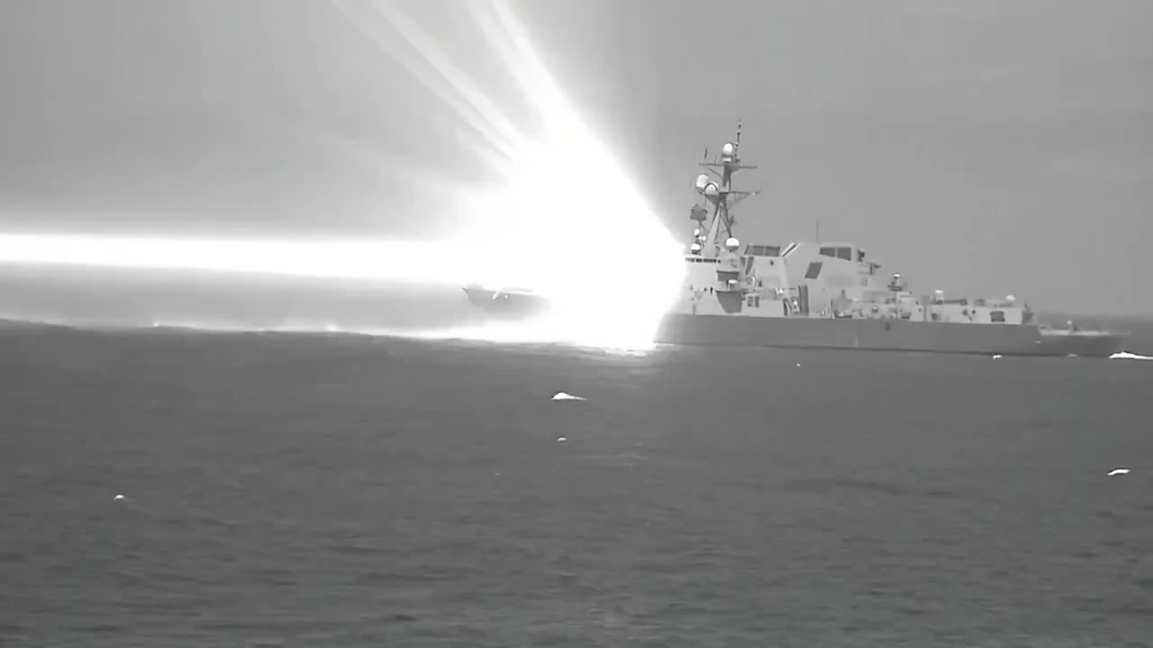 Amazing USS Preble Firing a HELIOS Laser Weapon