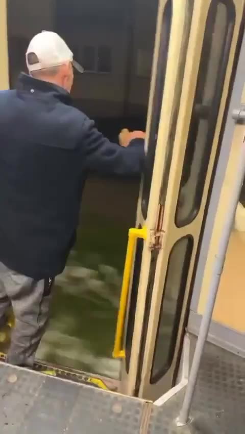 More and more people seem to be losing their heads.