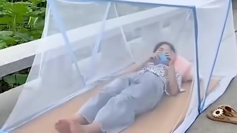 Kiss your mosquito problems goodbye with this bed net!.hd