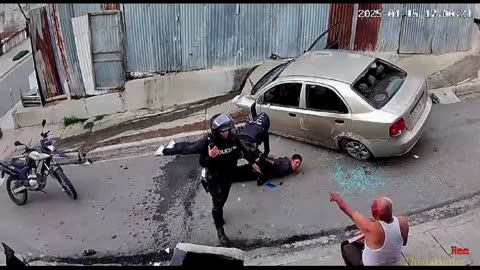 National Police motor officers shoots at kidnapping suspects during high speed chase