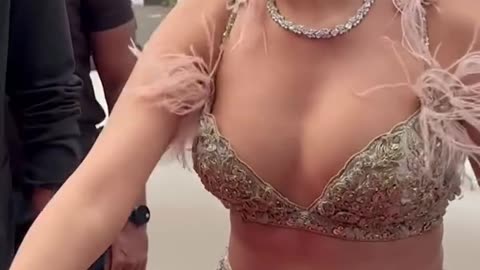 Romantic tara video