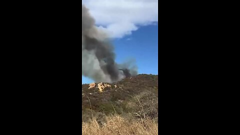 Footage of Young Hikers Running Away from Origin of Palisades Fire