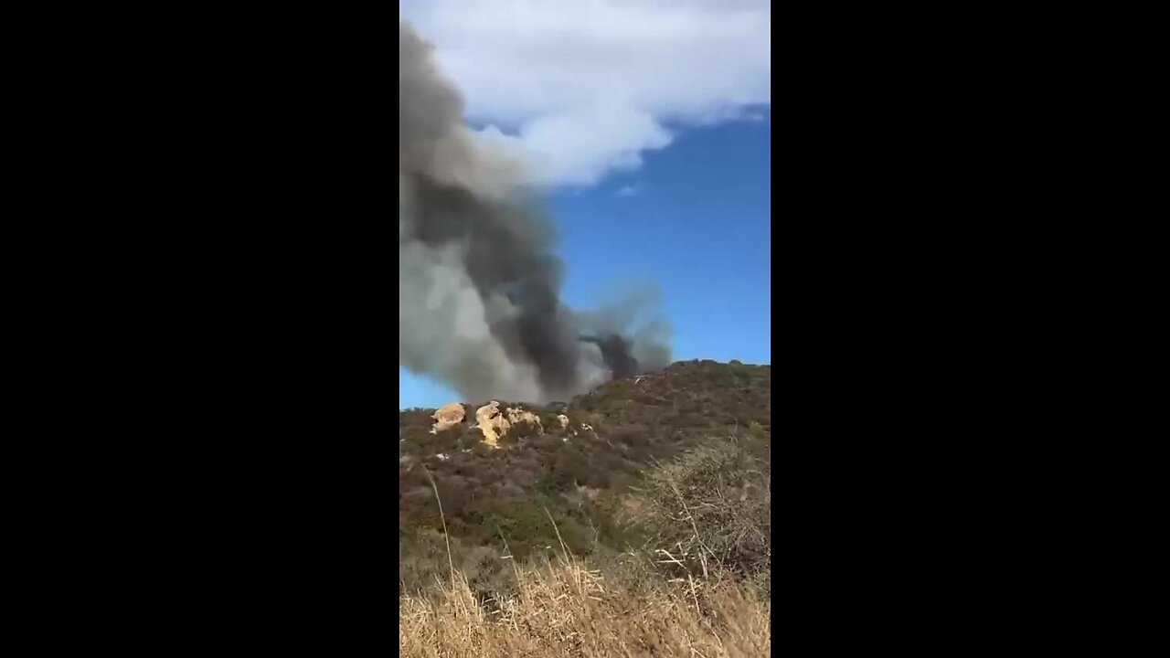 Footage of Young Hikers Running Away from Origin of Palisades Fire
