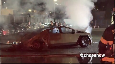 SEATTLE FIREFIGHTERS👨‍🚒🚒💦🔥🚘📸 PUT OUT FLAMES ON TESLA CYBERTRUCK🚒🏪🚘🧑‍🚒💫