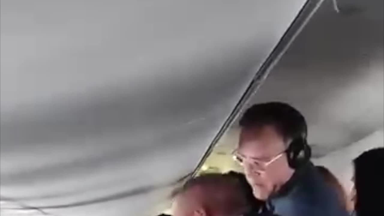 Video shows Alaska Airlines flight attendant strike and restrain passenger