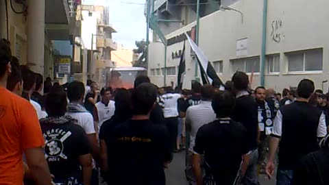 OFI Crete fans attacking Panathinaikos bus (Ómilos Filáthlon Heraklíou)