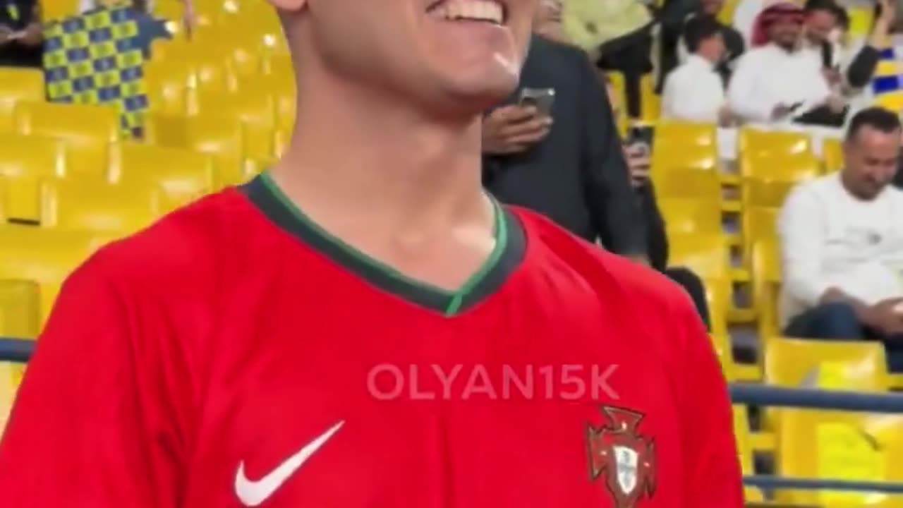 Cristiano Ronaldo to this fan: “Bro, you don’t look like me, you are very ugly.” 😂