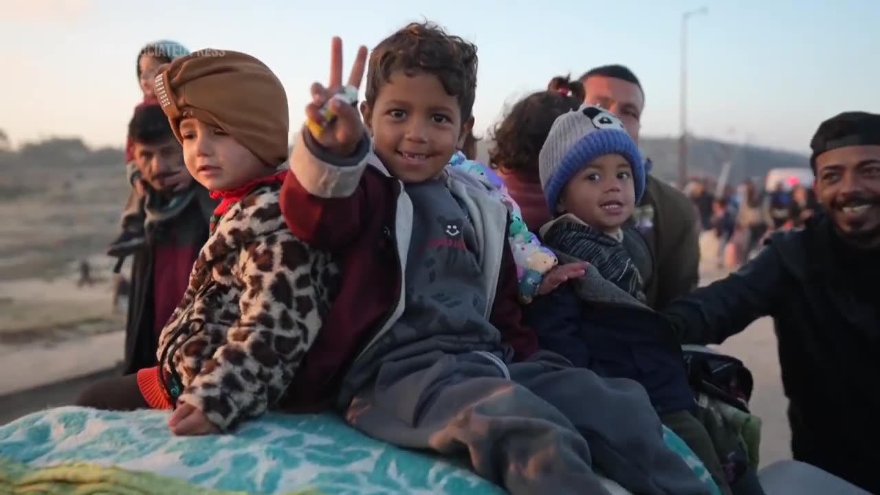 Tens of thousands return to devastated northern Gaza as Israel lifts its closure under truce