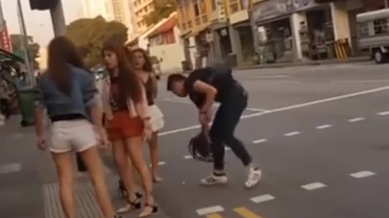 WHOA! Sexy Asian Ratchets Fight Like Mad in Geylang