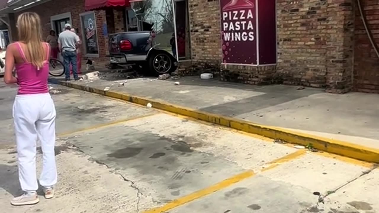 Truck crashed into Pizza hut Rayne La