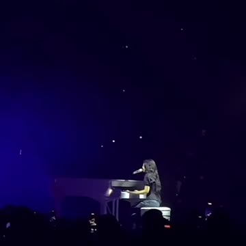 Blackpink Jennie 2025 piano