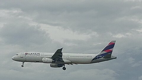 Airbus A321 PT-MXE coming from Brasília to Manaus