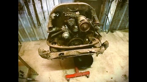 What surprises does this super crusty '71 T2 VW dual port 1600cc motor hold?