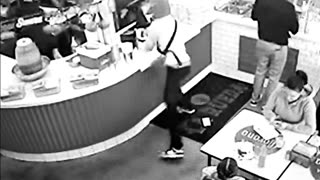 Man robs taco shop