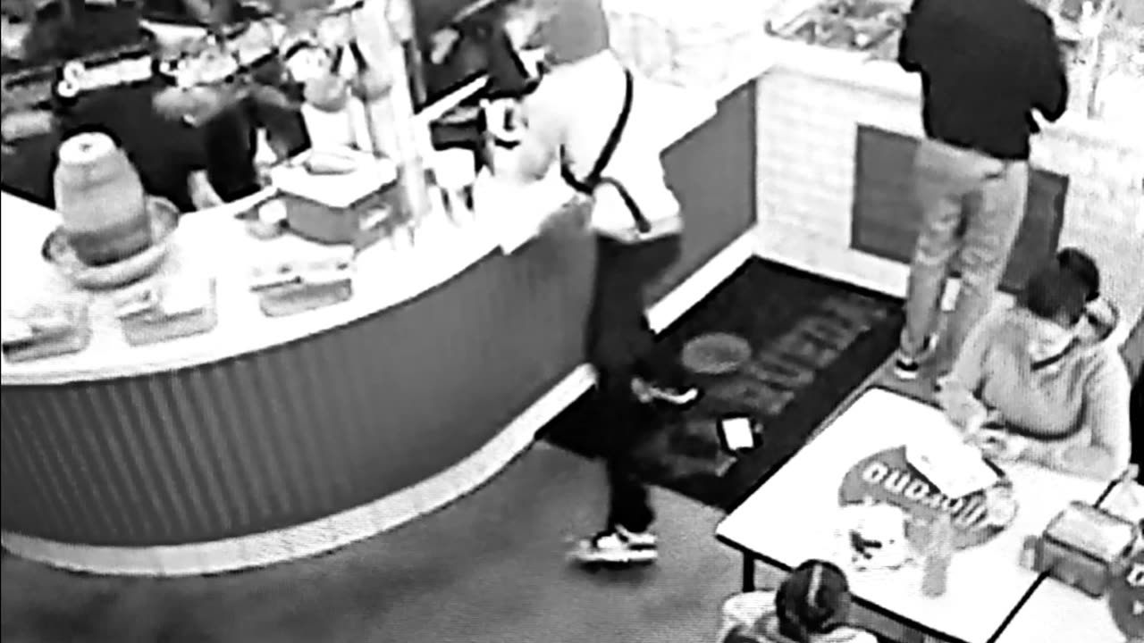 Man robs taco shop