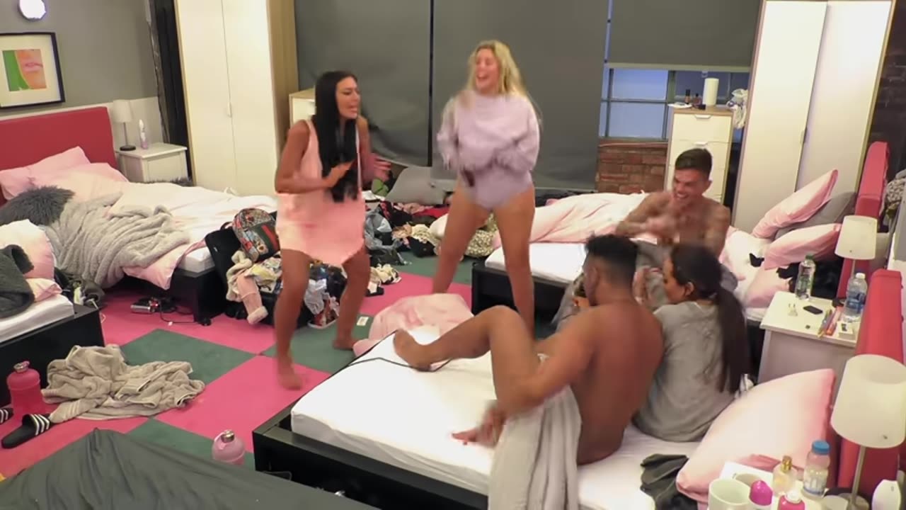 WTF! Abbie C*ck Blocks Chloe And Sam's Naked Shower