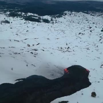 🇮🇹 Mount Etna erupts in Sicily