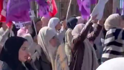 “Spaniards are racist and Islamophobic!” Muslim women demonstrated in Madrid