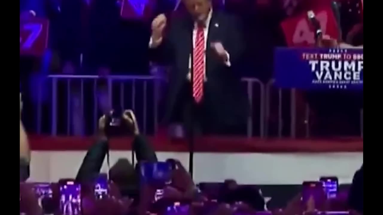 #TrumpyDance🕺💃