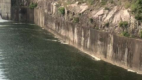 How the Maduru Oya reservoir in Sri Lanka is being spilled