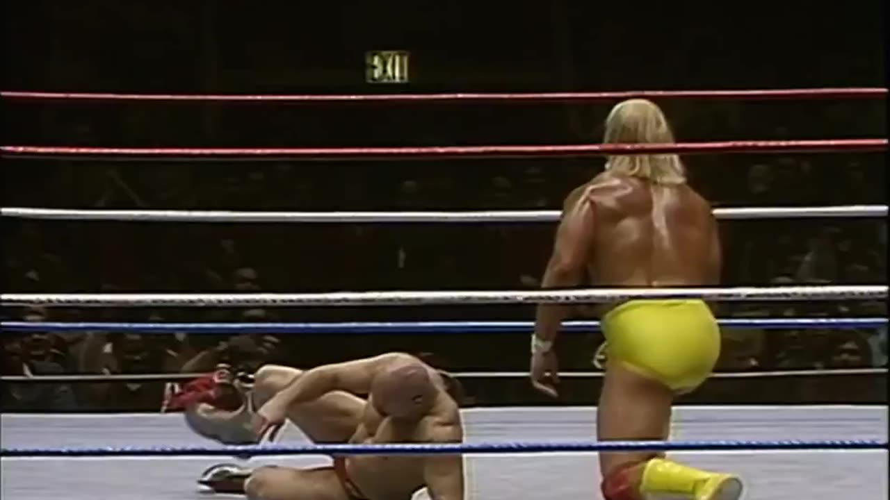 (1984.01.23) Hulk Hogan vs The Iron Sheik - WWF