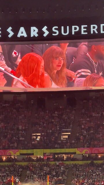 Taylor swift booed at the Super Bowl!