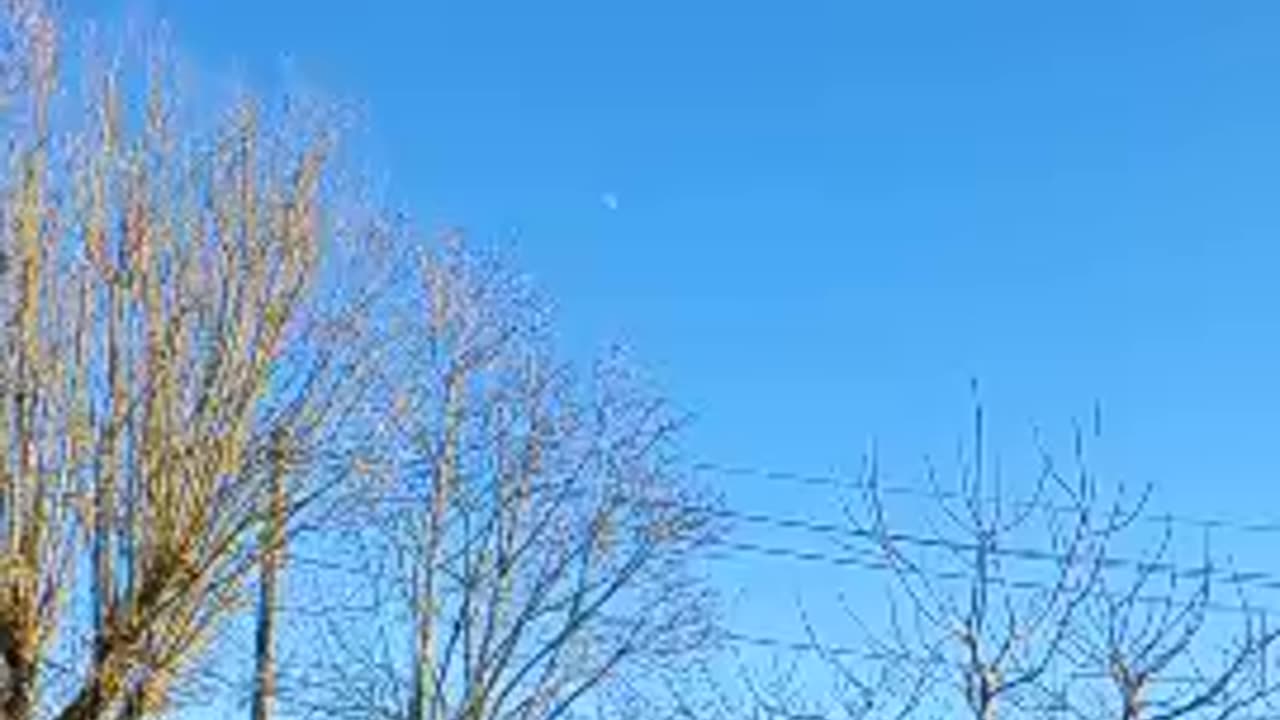 étrange apparition de la Lune en début d'après midi