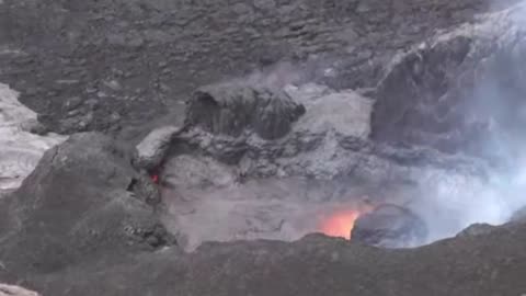 Kīlauea Volcano Rain Down Debris