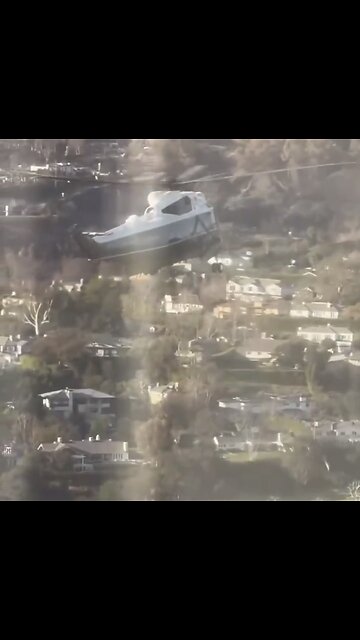 PRESIDENT TRUMP MARINE ONE❤️🇺🇸🏚️🚁📸FLY OVER WILDFIRE DISASTER AREAS🏚️💫