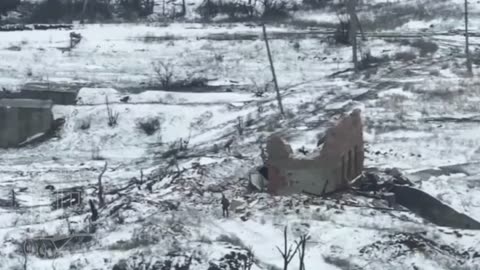 🇷🇺🇺🇦Another example of how a Russian soldier repels an attack by a Ukrainian
