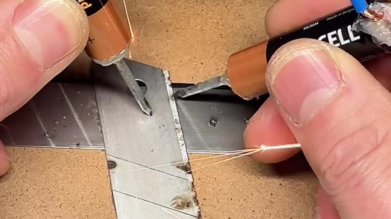 How to Weld 0.5mm Thin Sheet Metal Using Two Batteries – Easy DIY Method