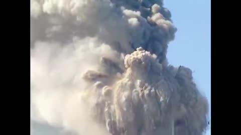 911 Super Slow Motion Shows the Controlled Demolition of Twin Towers