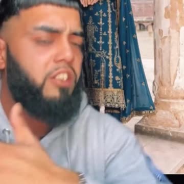 A Pakistani Muslim in UK is very angry because a Pakistani model has her ankles