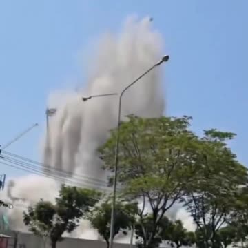 Moment of the 7.7 Magnitude powerful earthquake in Bangkok, Thailand (3/28/25)