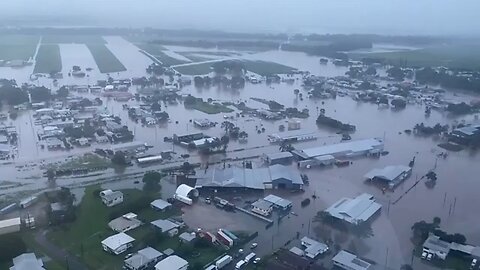 Heavy rain lashes Northeastern Australia causing flooding