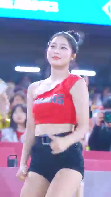 외모 체크 하는도중 '삐끼삐끼' 유세빈(Yu Se-bin)치어리더