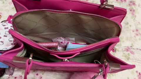 What's in my Pink Steve Madden Bag. Super Cute & Girly.