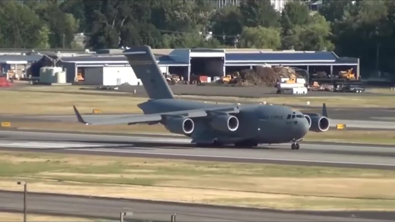 Watch How Fast C17 GlobeMaster Takeoff #Flying #Aviation #AeroArduino